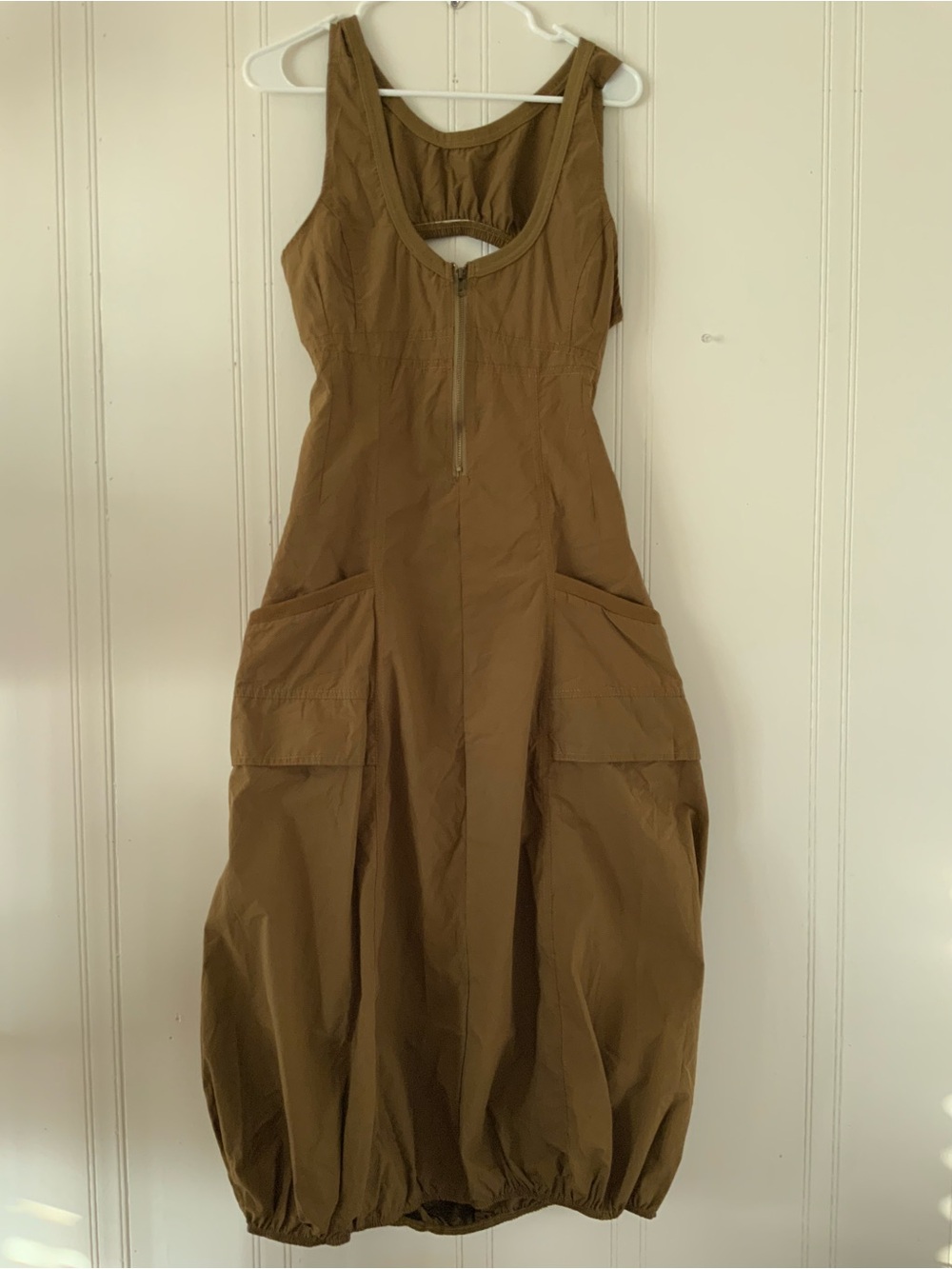 Sleeveless Brown Midi Dress with Front Zip and Cargo Pockets